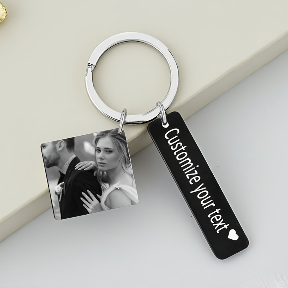 Personalizowany breloczek ze s – Initial Ring Custom recenzja i cena